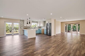 6701 SW 49th Terrace in Miami, FL - Building Photo - Building Photo