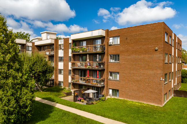 Grand Parc in Brossard, QC - Building Photo - Building Photo