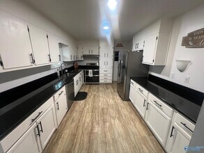 409 Cumberland Dr SE in Huntsville, AL - Foto de edificio - Building Photo