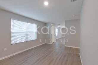 8684 SW 44th Ct in Ocala, FL - Foto de edificio - Building Photo