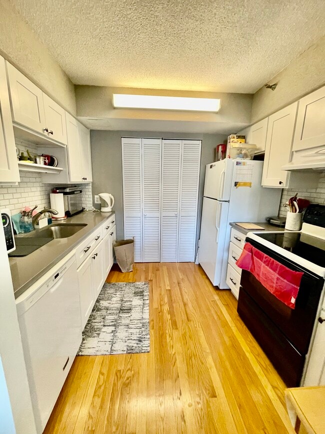 1731 Beacon St, Unit #425 in Brookline, MA - Building Photo - Building Photo