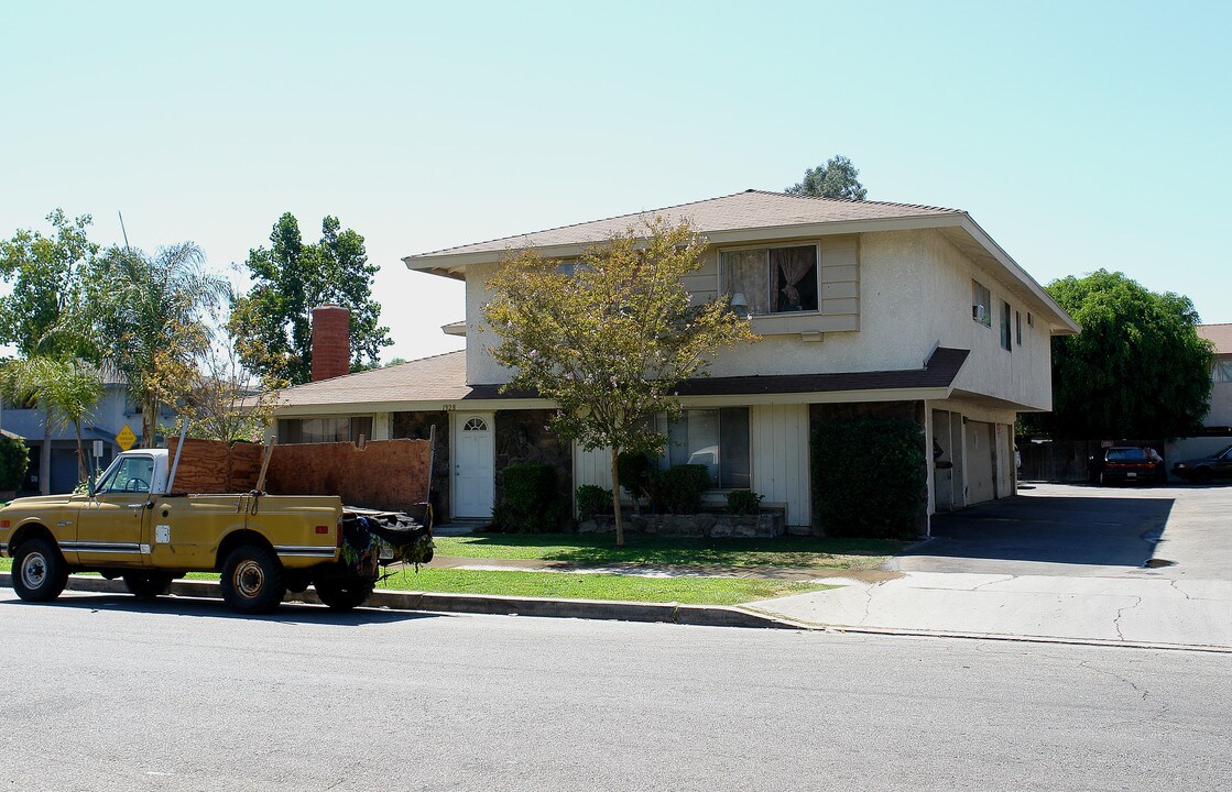 1931 E Coral Ave in Orange, CA - Building Photo