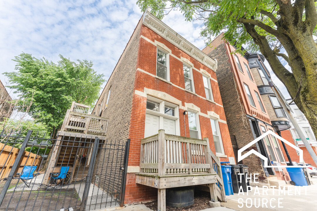 727 N Hoyne Ave, Unit 1R in Chicago, IL - Foto de edificio