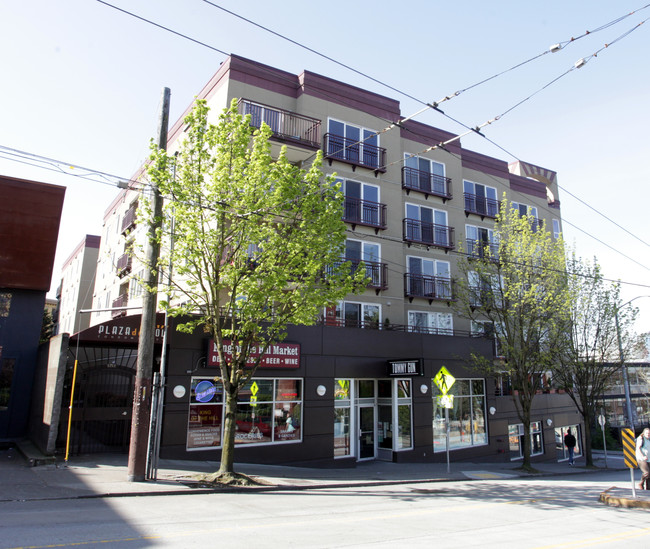 Plaza del Sol Condominiums in Seattle, WA - Foto de edificio - Building Photo