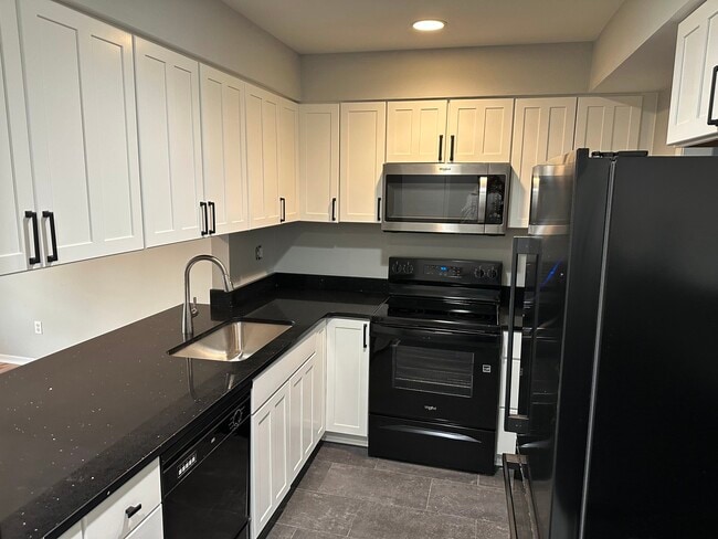 31120 Hunters Dr, Unit uppr in Farmington Hills, MI - Foto de edificio - Building Photo