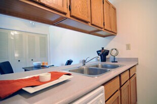 Countryway East Apartments in Okemos, MI - Building Photo