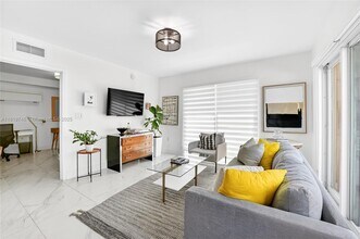 2740 SW 28th Terrace in Miami, FL - Building Photo - Building Photo