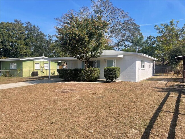 10935 N 14th St in Tampa, FL - Building Photo - Building Photo