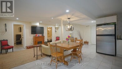 83 Fairview Rd W in Mississauga, ON - Building Photo - Building Photo