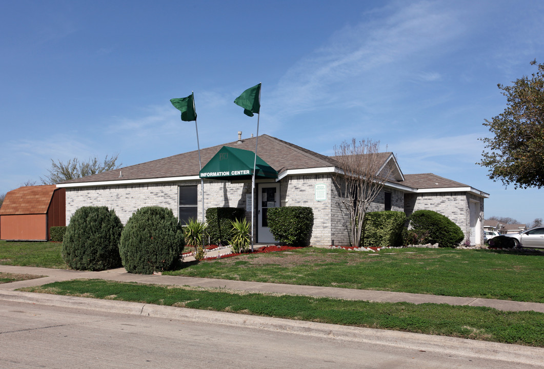 Breckenridge Village in Ennis, TX - Building Photo