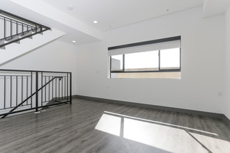 8748 Reading - Townhouse Apartments in Los Angeles, CA - Building Photo - Interior Photo