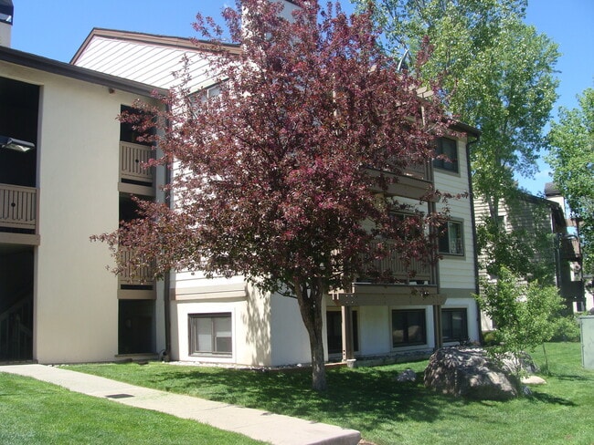 property at 998 W Beaver Creek Blvd