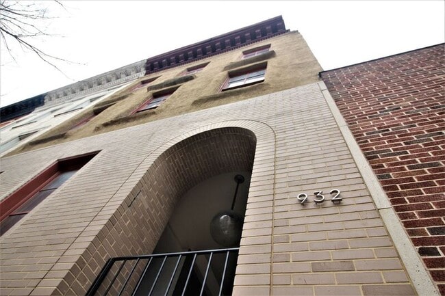 property at 932 N Charles St