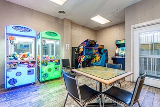 662 William Hilton Pkwy in Hilton Head Island, SC - Foto de edificio - Building Photo