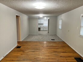 15301 E Mayes Rd in Independence, MO - Building Photo