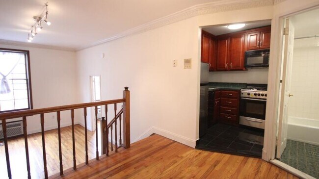 126 W 82 St in New York, NY - Building Photo - Building Photo