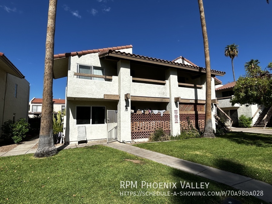 8820 North 8th St-Unit -203 in Phoenix, AZ - Foto de edificio