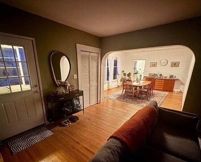 4332 Eastern Ave N, Unit lower in Seattle, WA - Foto de edificio - Building Photo