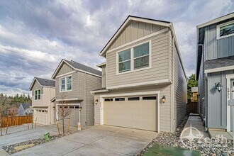 4935 NE 2nd Ct in Vancouver, WA - Building Photo - Building Photo