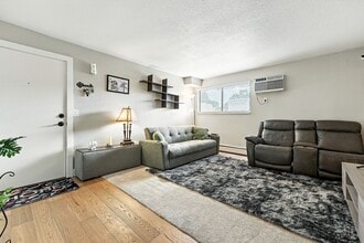 381 S Ames St in Lakewood, CO - Building Photo - Building Photo