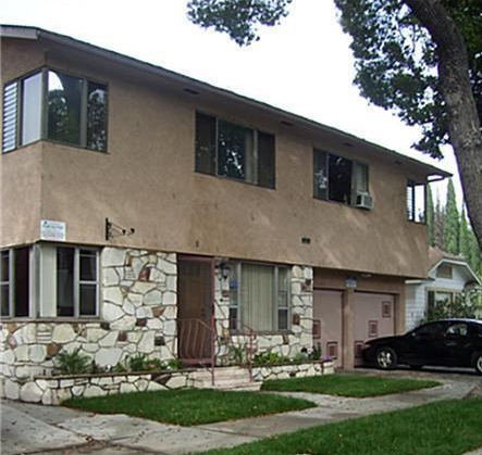 2211 Chestnut Ave in Long Beach, CA - Building Photo