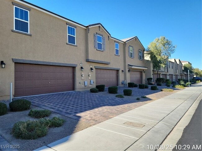 property at 1297 Raritan Pl