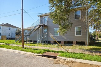 1874 Mirabeau Ave in New Orleans, LA - Foto de edificio - Building Photo