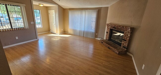 301 S Lupin Ln in Ridgecrest, CA - Building Photo - Building Photo