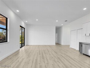 633 Cane St E in Lehigh Acres, FL - Building Photo - Building Photo
