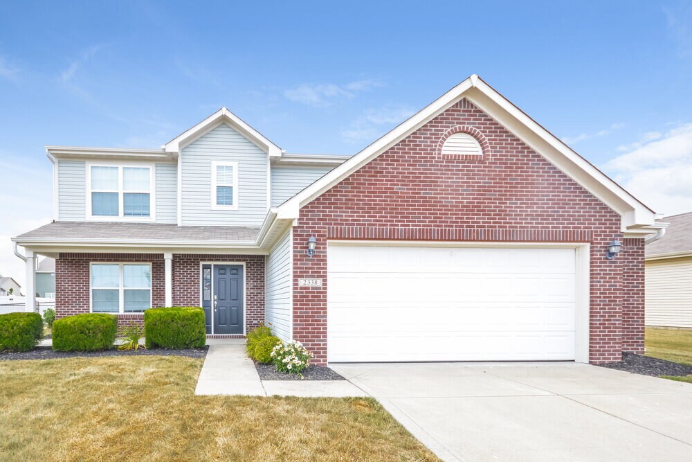 2338 Ashton Ln in Greenwood, IN - Building Photo