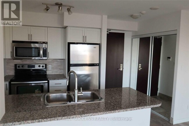 208-2208 Enfield Pl
