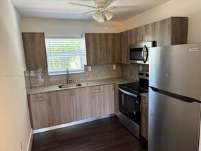 1864 NW 24th St in Miami, FL - Building Photo - Building Photo