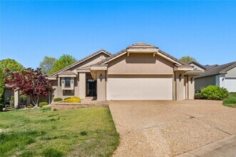 9 W Augusta Ct in Rogers, AR - Building Photo - Building Photo