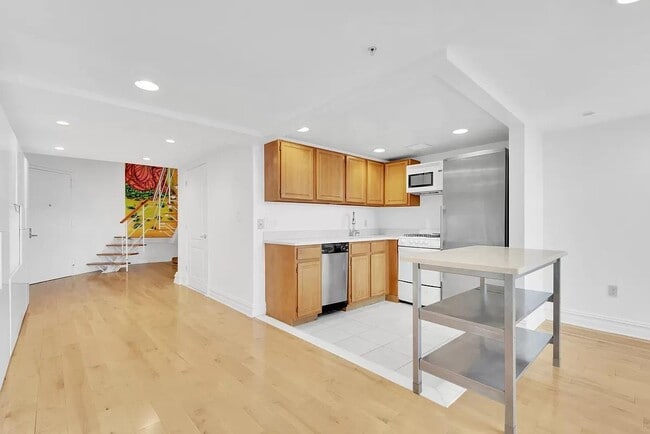 19-19 24th Ave in Queens, NY - Building Photo - Building Photo