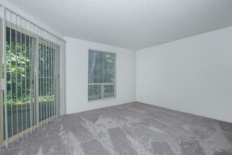 Meridian West Apartments in Puyallup, WA - Foto de edificio - Building Photo