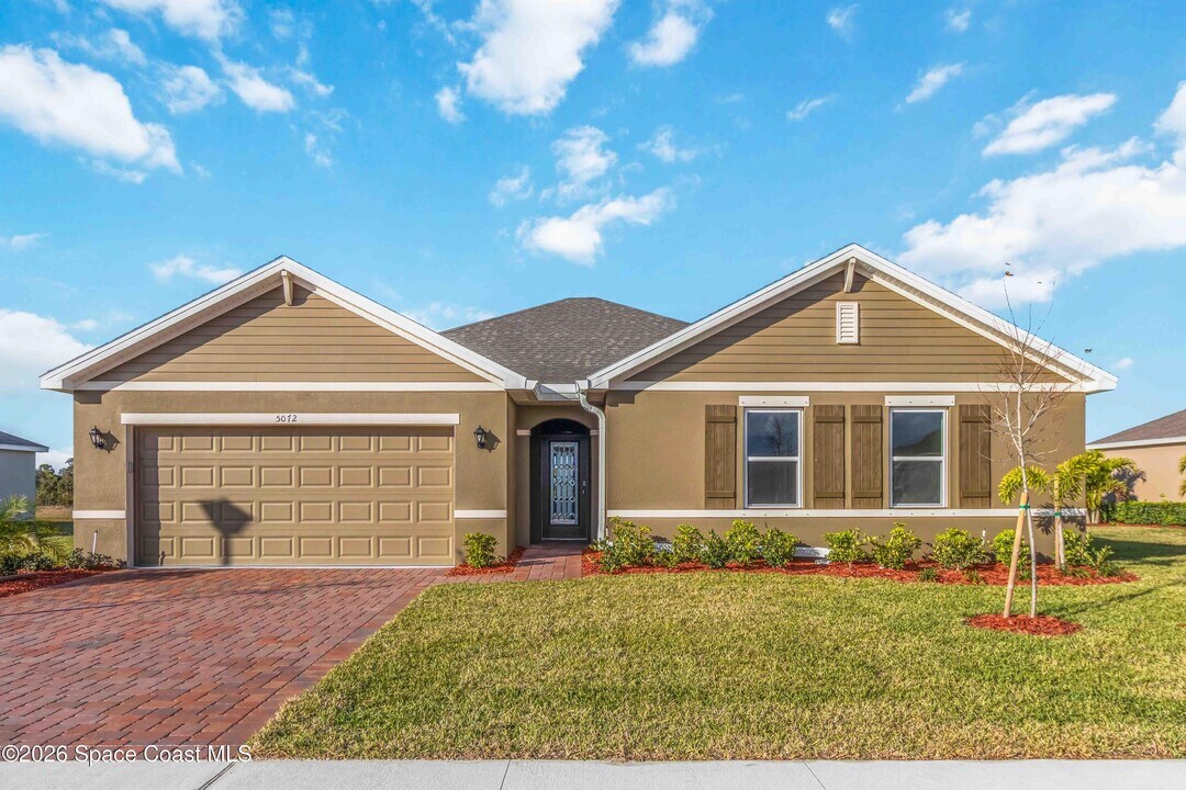 5072 Alabaster Dr in Grant Valkaria, FL - Building Photo