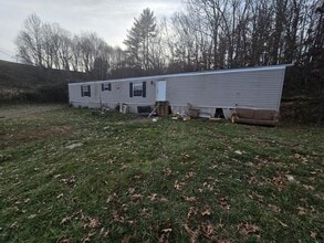 222 Farmington Rd in Woodlawn, VA - Building Photo - Building Photo