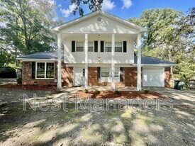 5651 Dodge Dr in Fayetteville, NC - Building Photo