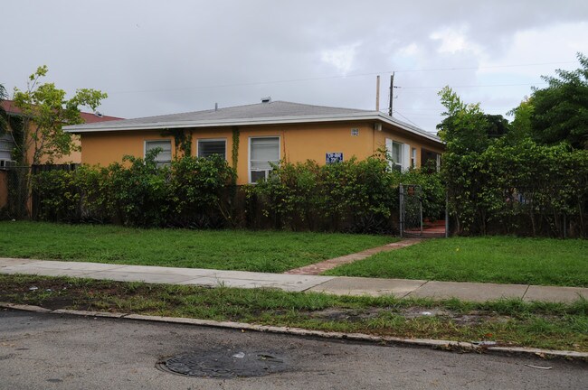 1840 Washington St in Hollywood, FL - Building Photo - Building Photo
