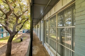 Ridglea Square Apartments in Fort Worth, TX - Foto de edificio - Building Photo