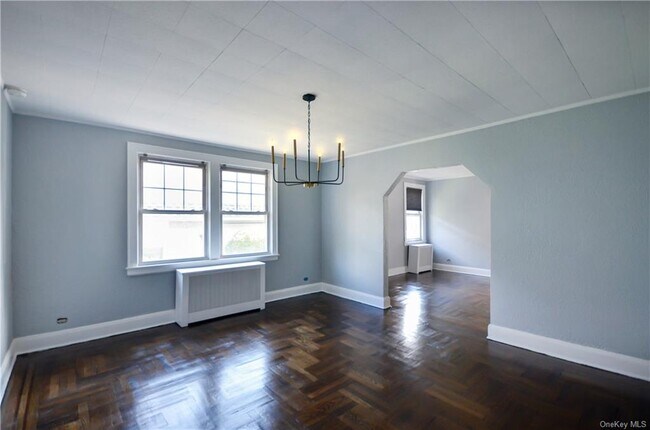 105 Greenvale Ave-Unit -1 in Yonkers, NY - Building Photo - Building Photo