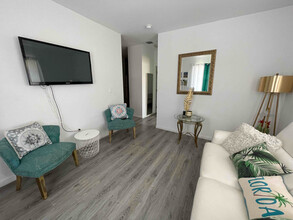 700 Meridian Ave in Miami Beach, FL - Foto de edificio - Building Photo