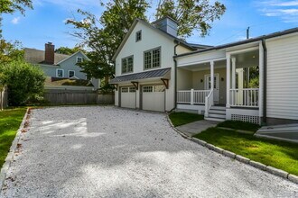 134 Rowayton Ave in Norwalk, CT - Building Photo - Building Photo