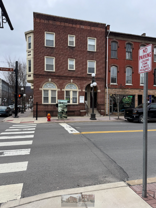 146 E Water St, Unit Apartment 4 in Lock Haven, PA - Foto de edificio