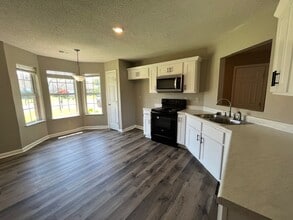 7075 Foxhall Dr in Horn Lake, MS - Building Photo - Building Photo