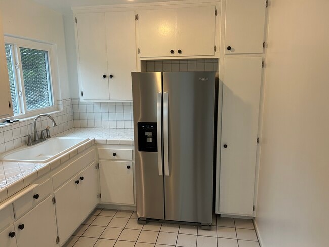 2206 Echo Park Ave, Unit #4 in Los Angeles, CA - Building Photo - Building Photo