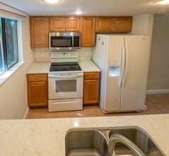 10017 NE 122nd St, Unit B in Kirkland, WA - Building Photo - Building Photo