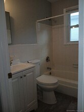52 Oak Ridge Dr in New Haven, CT - Building Photo - Building Photo