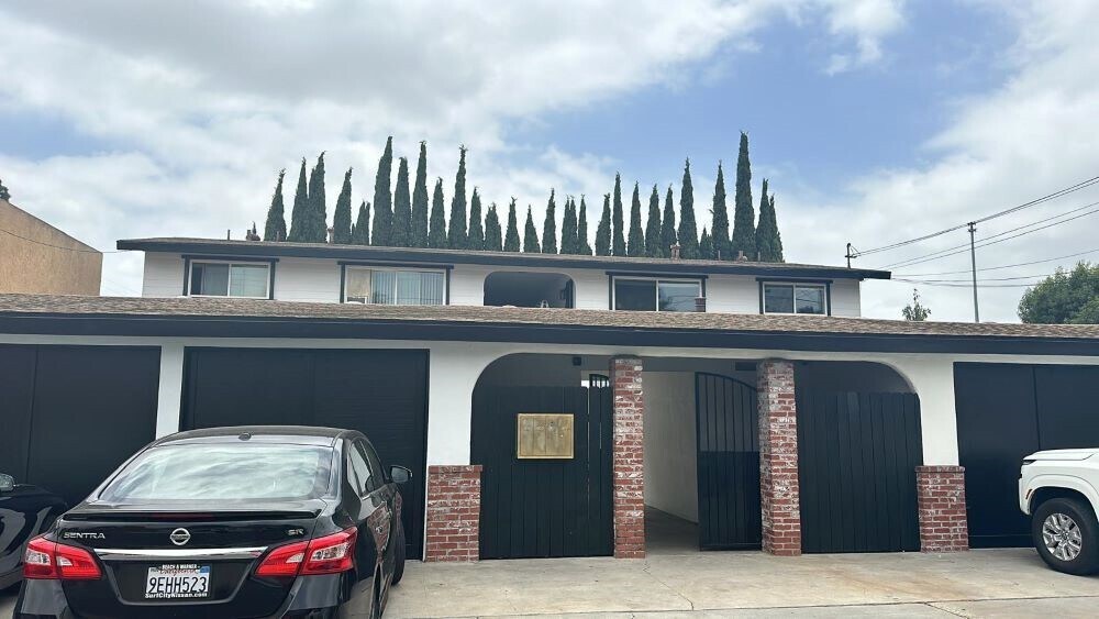 2302 W Roberta Ave, Unit #6 in Fullerton, CA - Foto de edificio