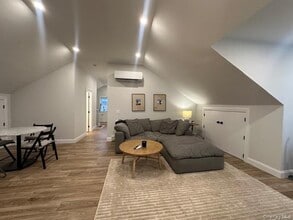 68 Nassau Rd in Huntington, NY - Building Photo - Building Photo